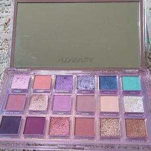 Huda Beauty Mercury Retrograde Palette